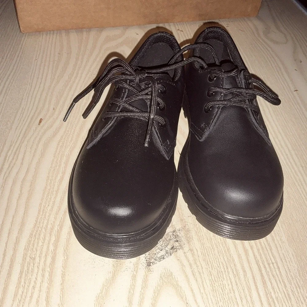Dr. Martens Kids Black Leather Size 11us‎